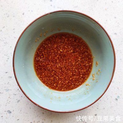  这道家常快手菜——姜汁皮蛋拌豆腐，家人天天求我做