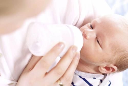 发育|婴儿期有这几个特征,说明孩子脑发育良好,宝宝聪明又机智