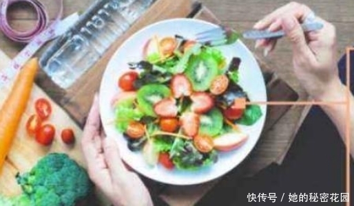 中年|患上糖尿病后不能吃零食？或许零食吃对，还能够平稳血糖！