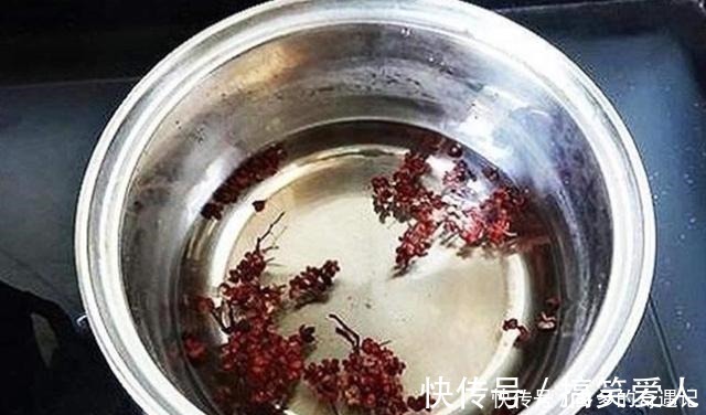 炸牛肉丸子时,切记“3用2不用”,丸子酥香松软,久放不变硬