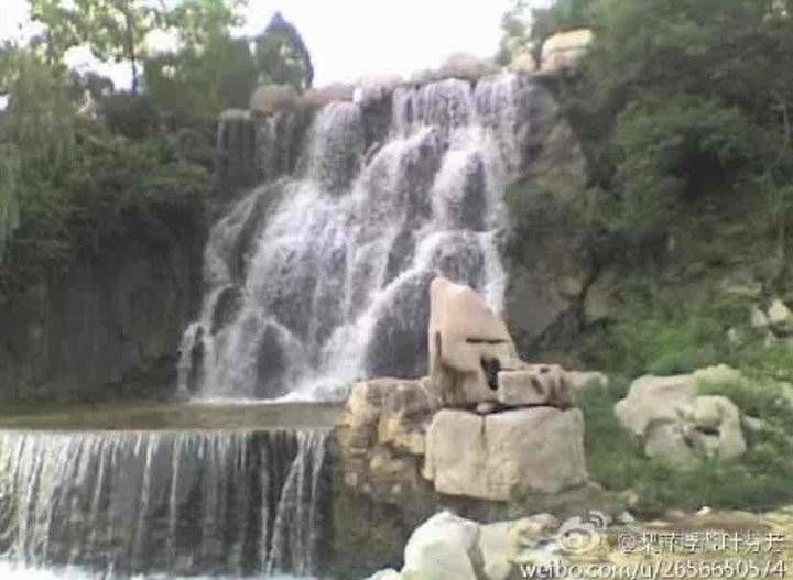 青未#青未了｜苍龙峡的水石