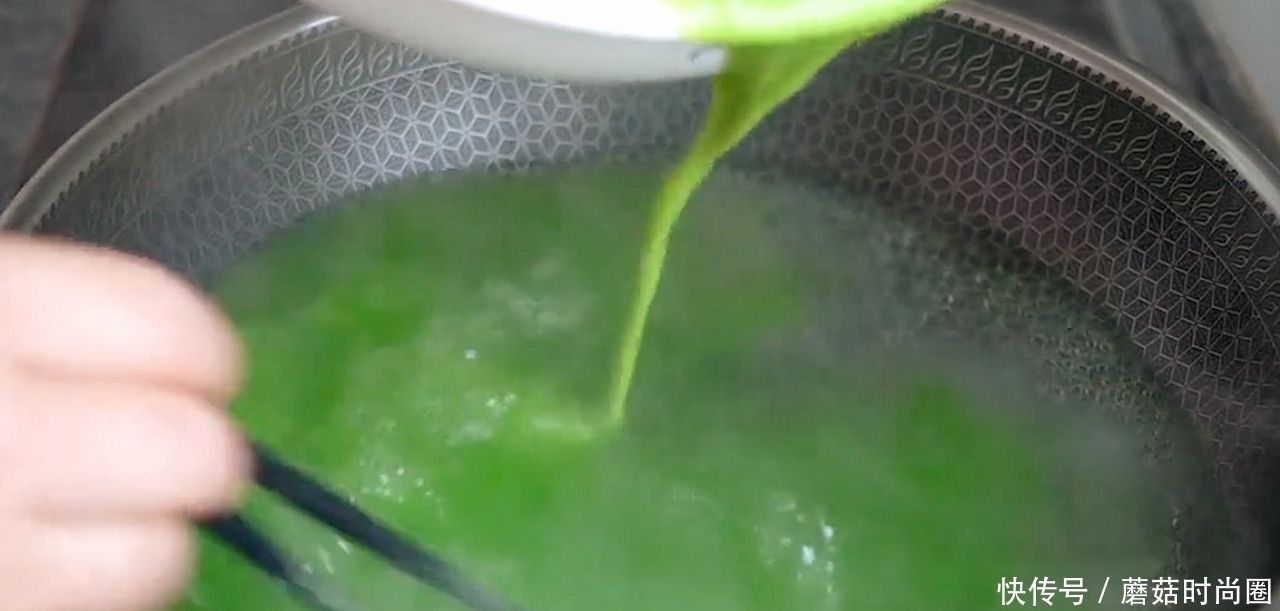 黄瓜皮不要扔了,教你做解腻凉粉,过年必备,Q弹爽滑又劲道