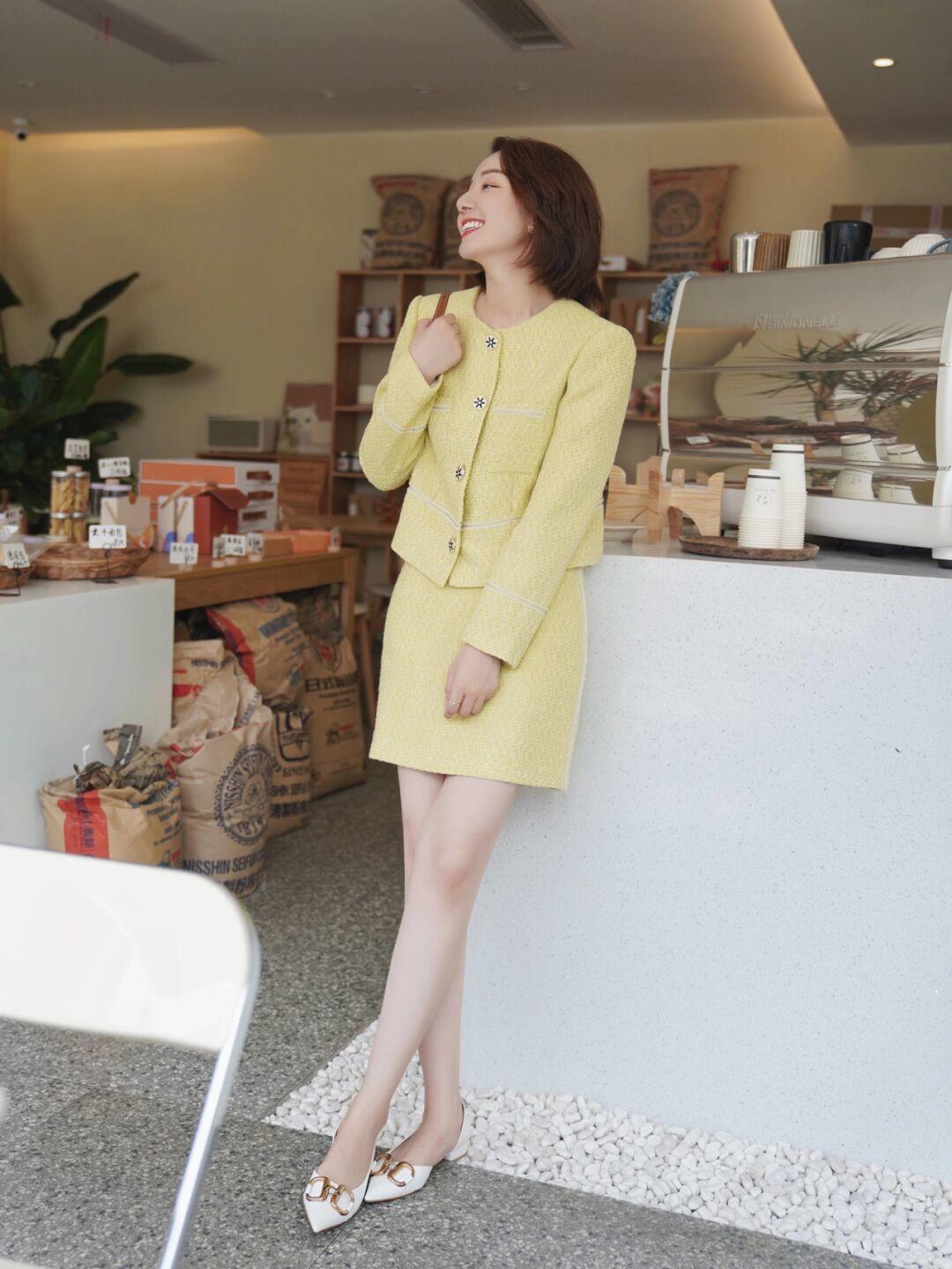 高级感 春天不知道怎么穿?小香风外套这样搭,普通人也能美出明星范