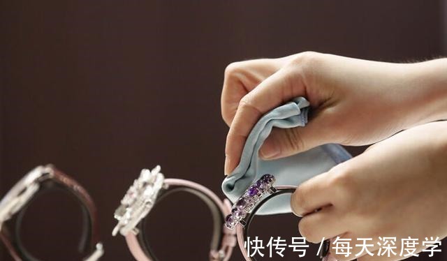 镜面 玩表老司机清洁保养手表的5个秘诀!