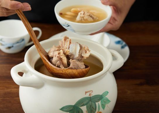 营养|8岁女孩身体停止发育，儿科大夫怒斥：3种汤竟当宝贝喂，愚昧