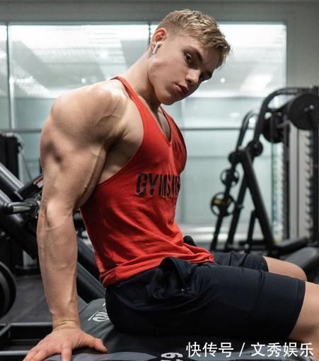 黄哲勋|他14岁开始健身，18岁一身肌肉炸裂，却被网友嘲健身早，长不高