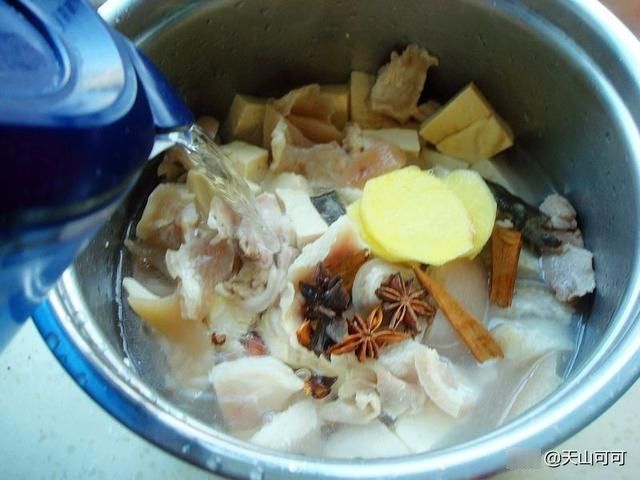  冬天，我家常吃的豆腐做法，满满胶原蛋白，解馋又暖和