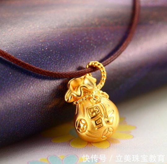 珠宝首饰|不同材质的首饰怎么清洗？