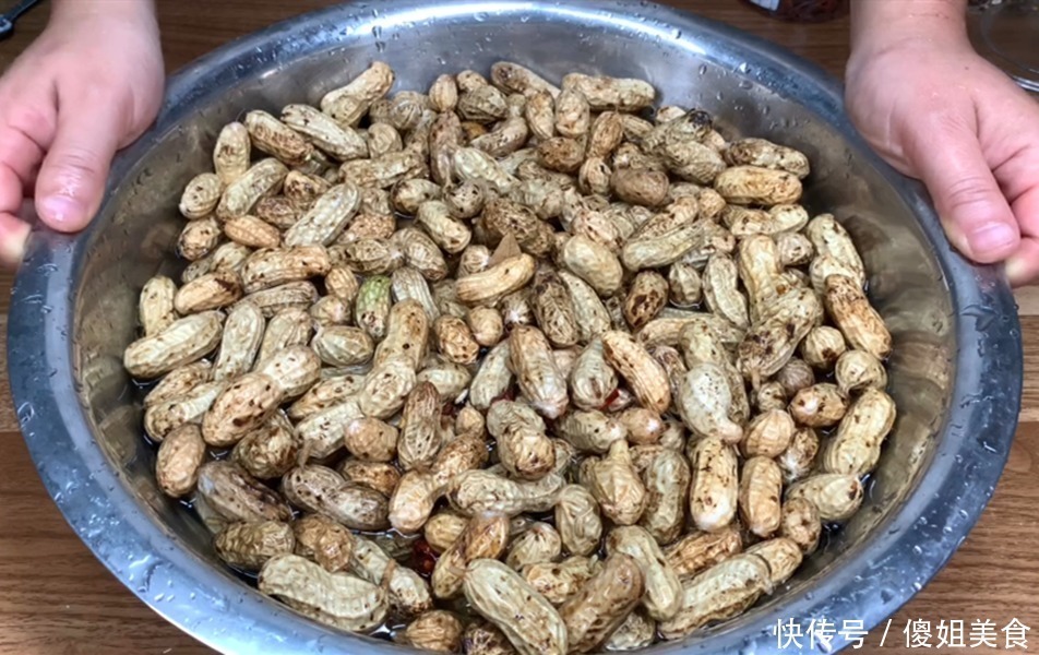 好吃|做水煮花生时,直接加盐煮是大忌,记住这个方法,好吃又入味