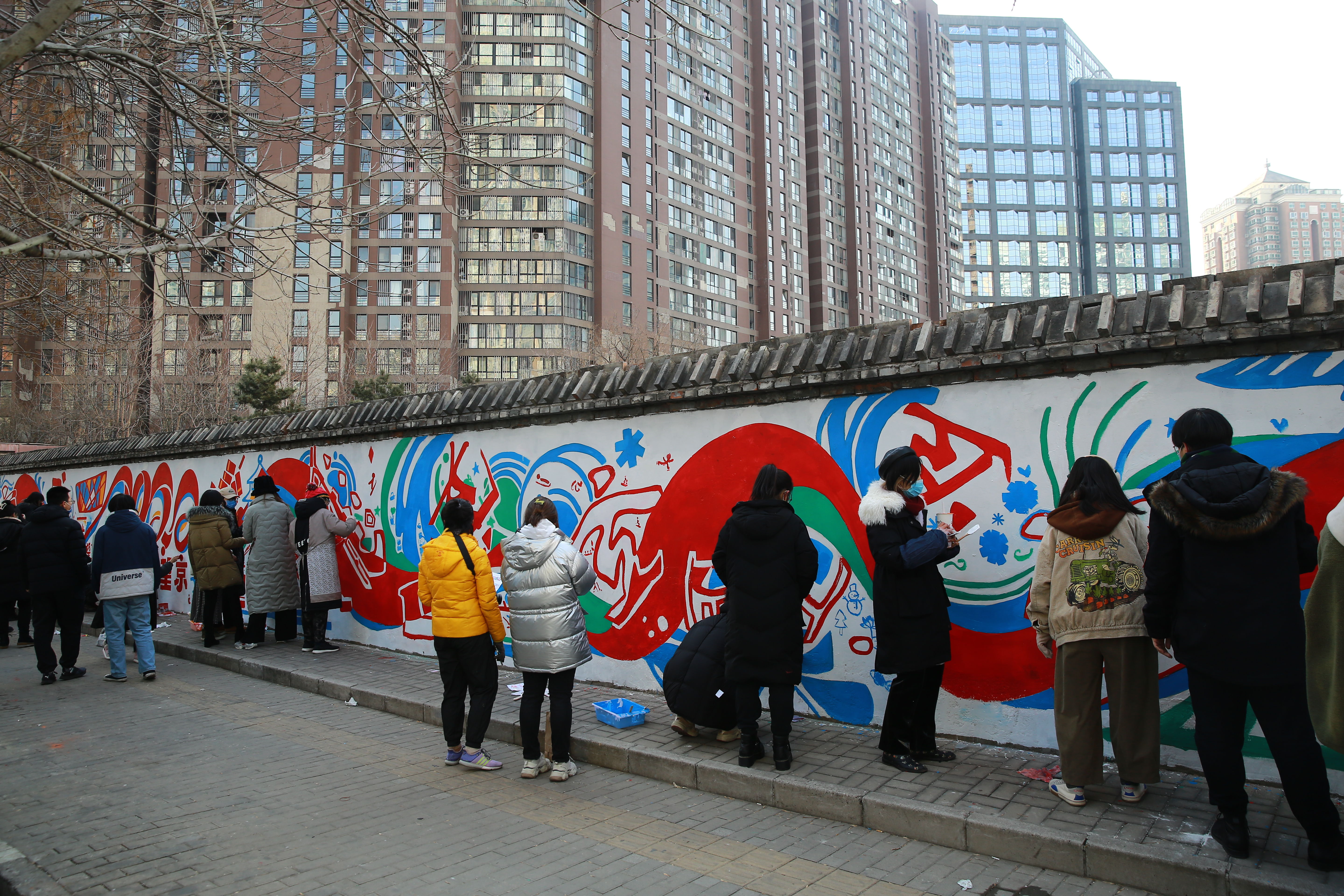 stmutbpc1800|望京130余名大学生和热心市民手绘“冬奥墙”