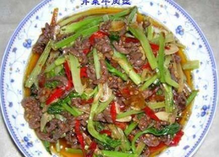 美食推荐：鲜虾炒蛋、牛肉芹菜、红烧肉、粉蒸排骨的做法