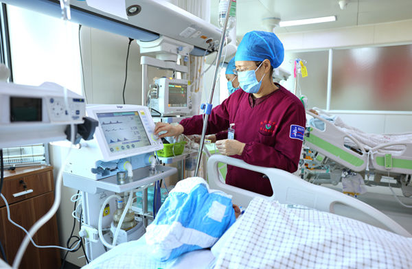 桂林医学院|2岁孩子被车碾压 ICU医务人员27个日夜坚守创生命奇迹