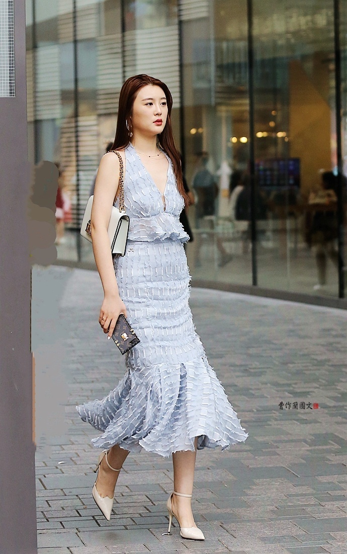 女人味 街拍女人味满满的尖头细高跟船鞋美女