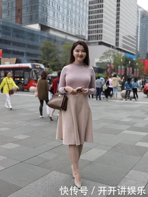 肉肉 微胖女生的穿搭,用紧身衣巧妙“藏肉”,时尚又大方!