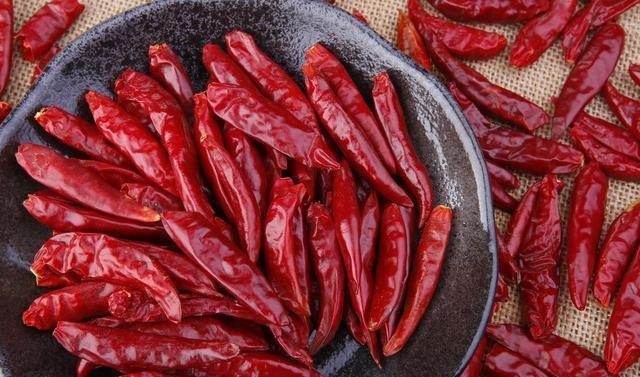 再次提醒这些“毒菜”千万别买，很多人吃进了医院，正大量上市