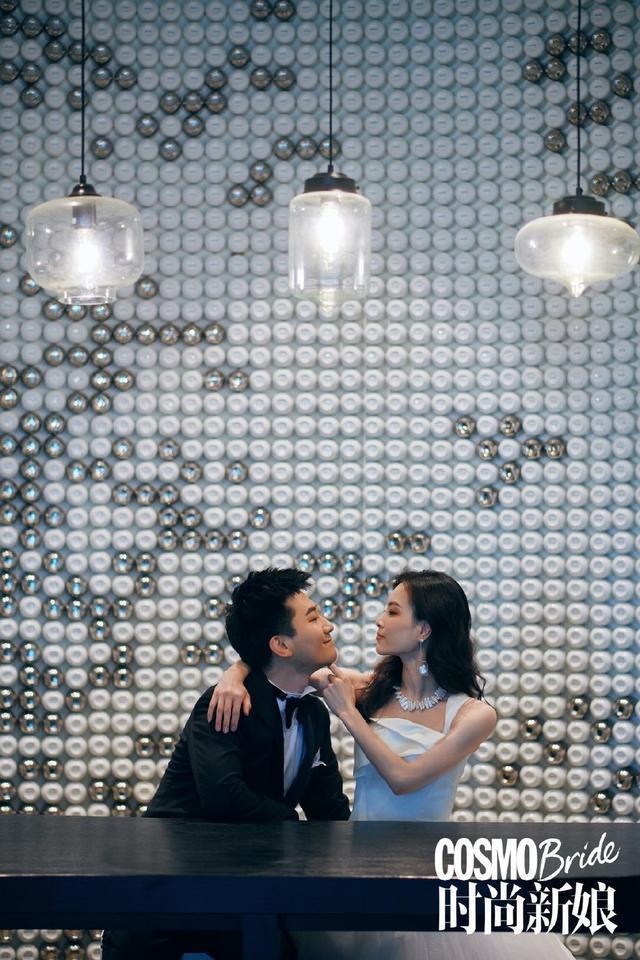 跳水皇后吴敏霞再拍婚纱照!穿薄纱裙美过女明星,老公帅到爆表