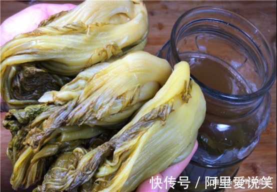 腌酸菜时，一定不能放盐，教你正确做法，3天就能吃，放一年不坏