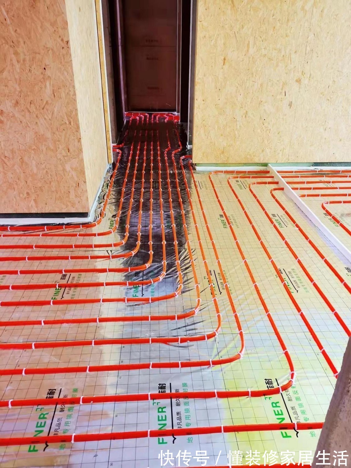 地暖|新房装了暖气片,听工程师建议敲掉地板,果断换地暖
