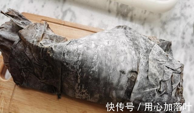 泡发海带时，切记不可只用清水，大厨教你一招，泡发快速还干净！