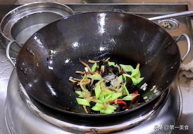 肉嫩|原来正宗木须肉做法如此简单，食材丰富，肉嫩菜脆，经典家常菜