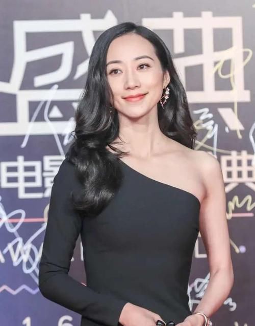 额头|女生拍照容易上镜,脸上都少不了这4个“特征”!中2个就是高级脸