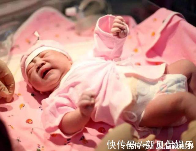 宝宝|宝宝出生就冲着妈妈笑,却被医生一巴掌打哭,婆婆得知后连忙道谢