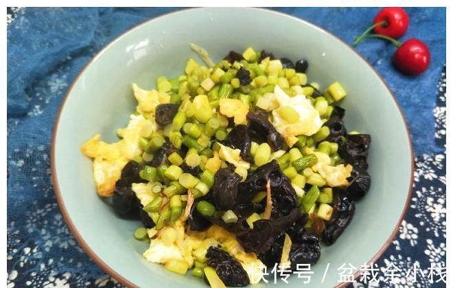 好吃|天越冷，越要多吃素菜，1道好吃的素小炒，家人特别爱吃