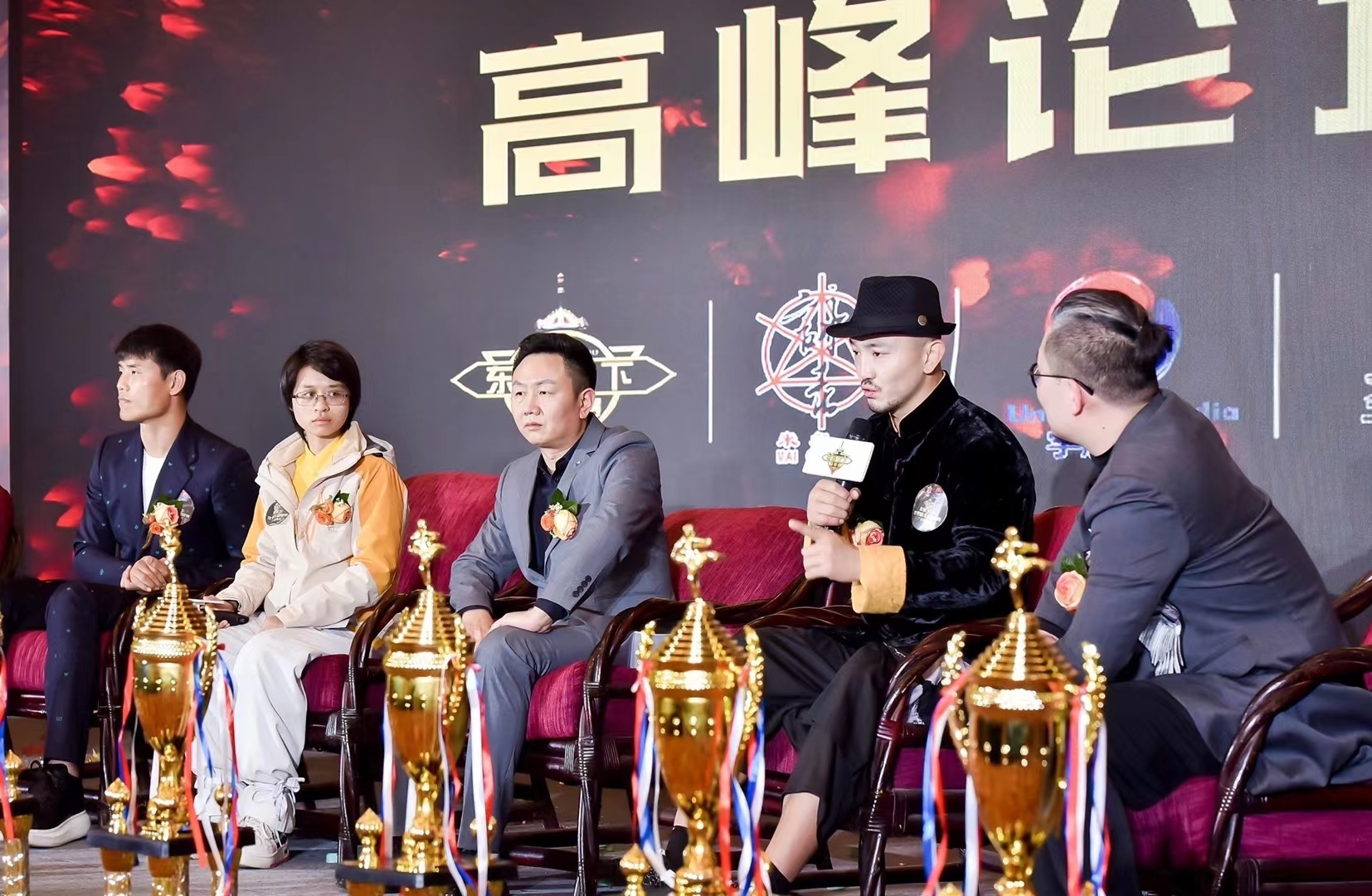 颁奖典礼|一龙与方便五天内两次碰面!第一次剑拔弩张,第二次虎牙元旦直播