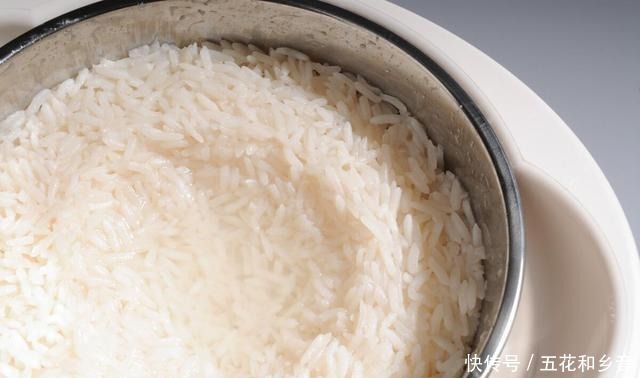 糯米酒这样做,温度掌握好三天就出酒酿,口感顺滑微甜软糯有嚼劲