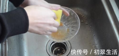 橘子皮|橘子皮放进白醋里泡一泡, 能为家里省下不少钱, 看完您会感谢我的