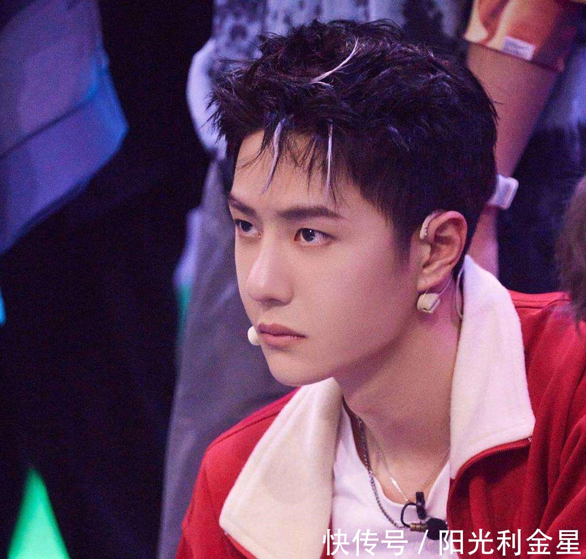 王一博首部谍战片海报曝光，搭档“影帝”，豪华阵容引人期待