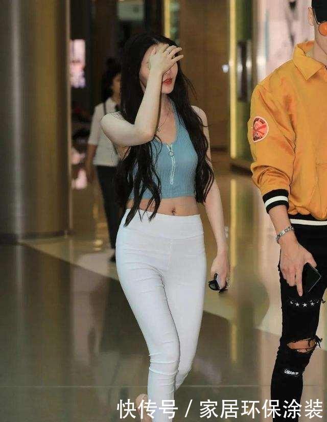 衬衫 随便穿搭的瑜伽裤展现时尚风情,展示美女白皙的肌肤,简单百搭