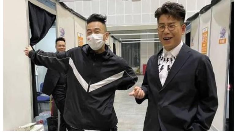 靠综艺翻红的林晓峰,出道很早事业平平,感情更是一地鸡毛!