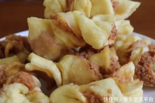 别炸油条了,一碗面粉一个鸡蛋,在家做酥脆小吃,比油条好吃多了