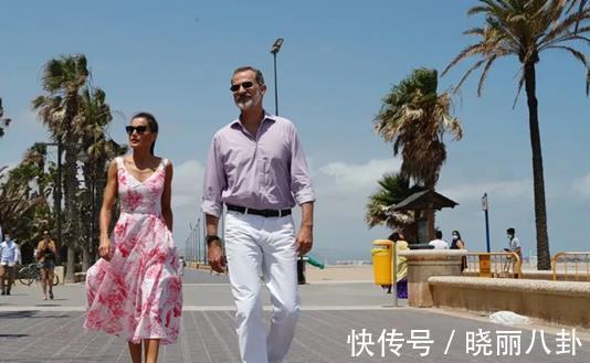 穿搭|49岁莱蒂齐亚真老了,罕见穿缎面裙肌肉松散,头发花白凌乱老太快