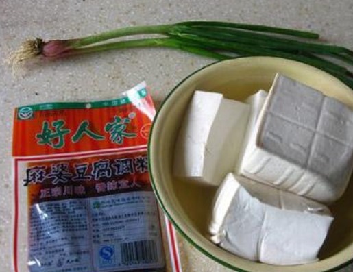 做麻婆豆腐时,豆腐要不要焯水大厨教你正确做法,豆腐滑嫩Q弹