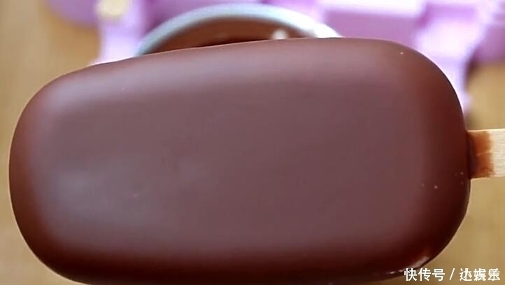 自制脆皮雪糕，2个鸡蛋一包奶，简单一做酥脆细腻，比冰淇淋好吃