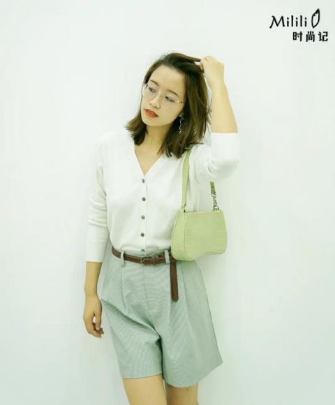 别再背烂大街的包了，今夏巨火的包包长这样