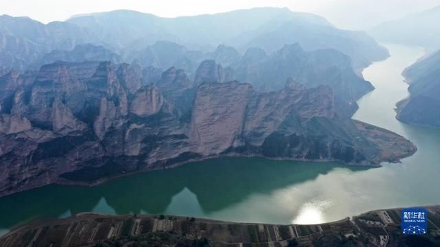 甘肃这座地质公园太美了！群峰竞出，各有异势|图说 | 群峰