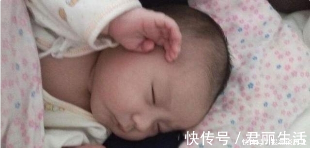 睡梦|宝宝睡觉总是“一惊一乍”,是不是被吓到了?3个原因宝妈快了解