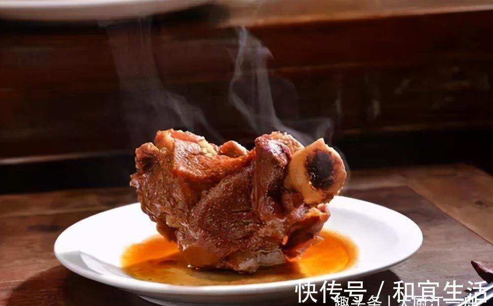 解馋|想吃酱大骨再不用去买啦，大厨教你在家做，肉烂脱骨，吃着真解馋