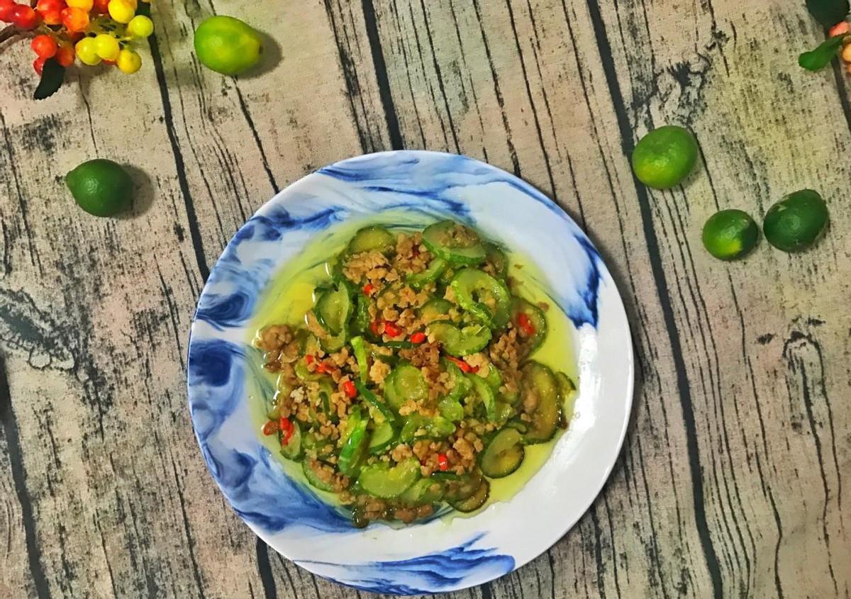 小米辣|黄瓜别再凉拌了，学会了这道黄瓜炒肉馅，简单味道好