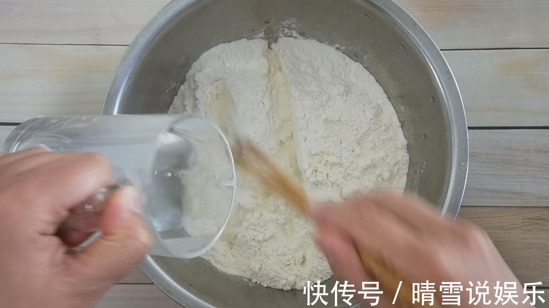 面粉的神奇做法,往锅里一扔,个个鼓大泡,酥脆空心,真是太香了