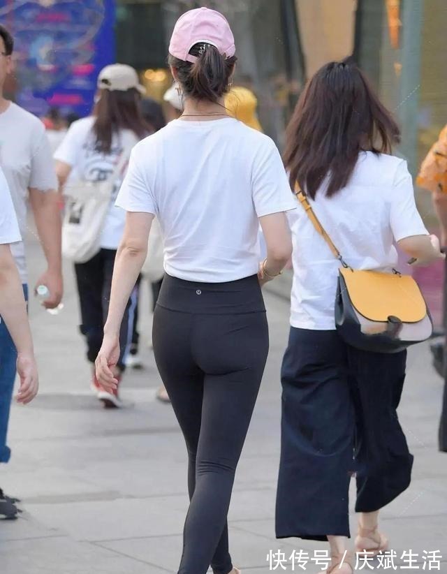 搭配 时髦美丽的瑜伽裤穿搭尽显青春姿态,拉伸身材曲线,帅气随性!