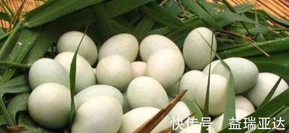 膳食纤维|鸭蛋和此物天生一对，一周吃一次，给身体大扫除，脸色会更红润