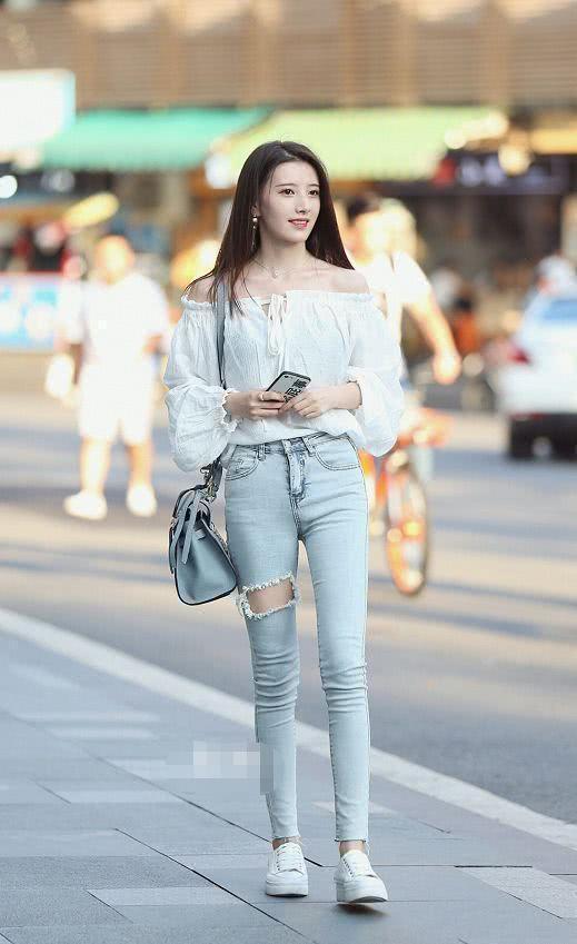 气质 牛仔裤时尚显瘦又百搭,简约大气休闲范十足,修饰腿部线条