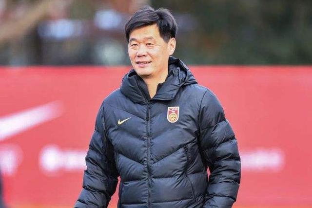训练场|凌晨1点,中国足球传来好消息:李霄鹏做出难得决定,球迷齐声点赞