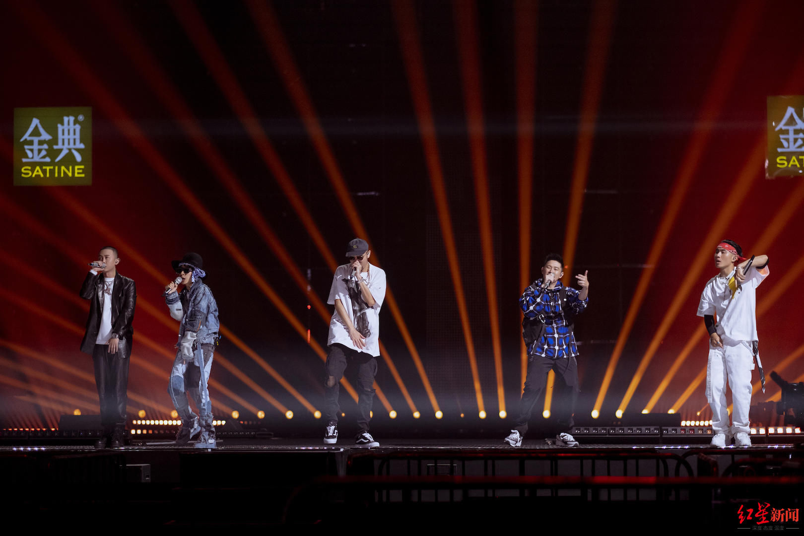 友情岁月|《披荆斩棘的哥哥》正式开播 霍尊与三位哥哥合唱《奔跑》