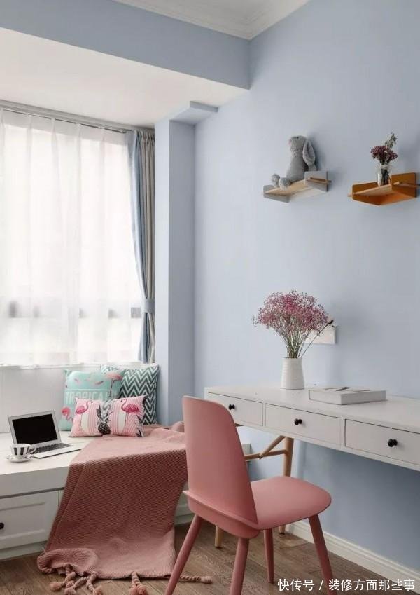 玄关|145平北欧风三居室黑板墙+黄色谷仓门，成了餐厅中一道风景线