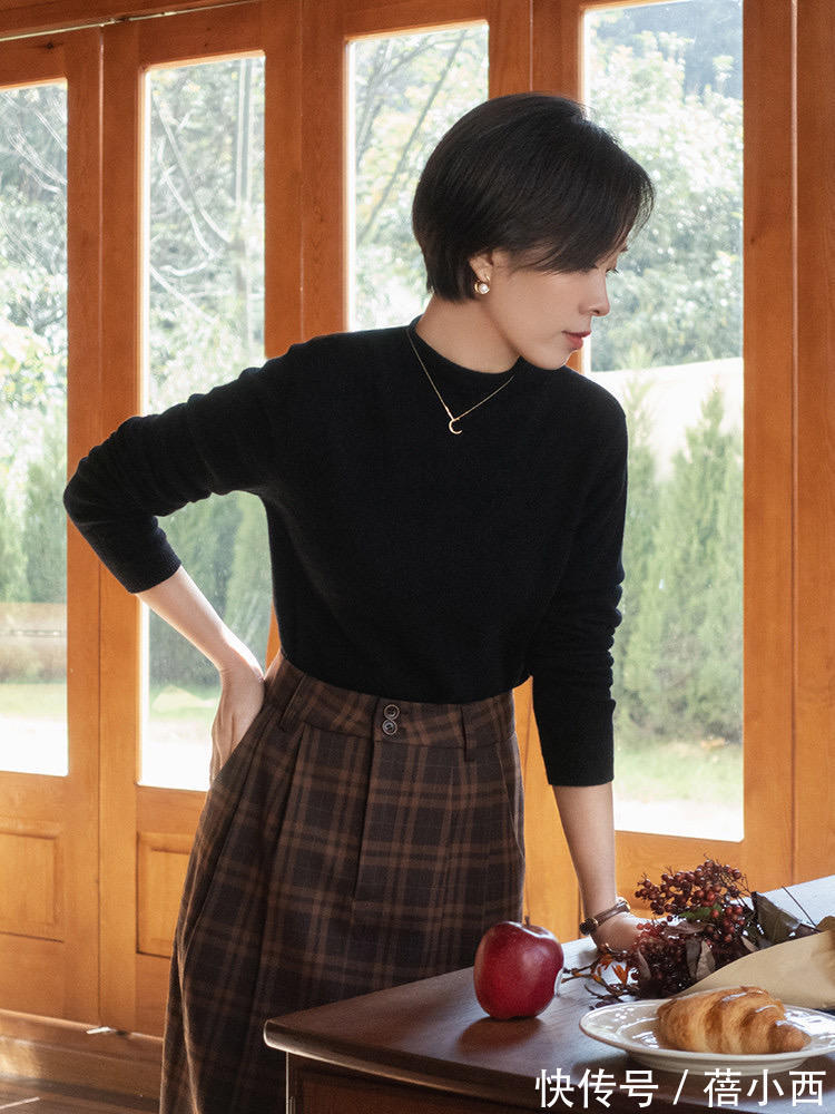 矮领 冬季少穿“紧身衣”,这3种毛衣更实用,优雅温柔还自带气质美